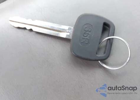 1999 Toyota Camry Le z USA, uszkodzony, nr VIN 4T1BG28K9XU473206